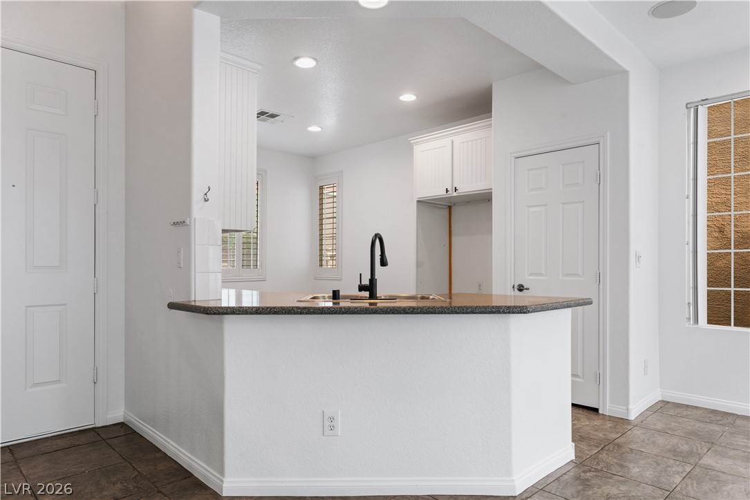 7664 Alexander Hills Street