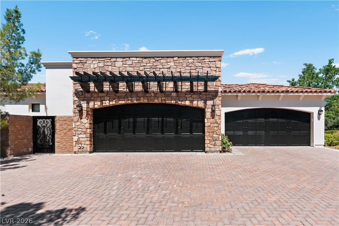 11 Olympia Hills Circle