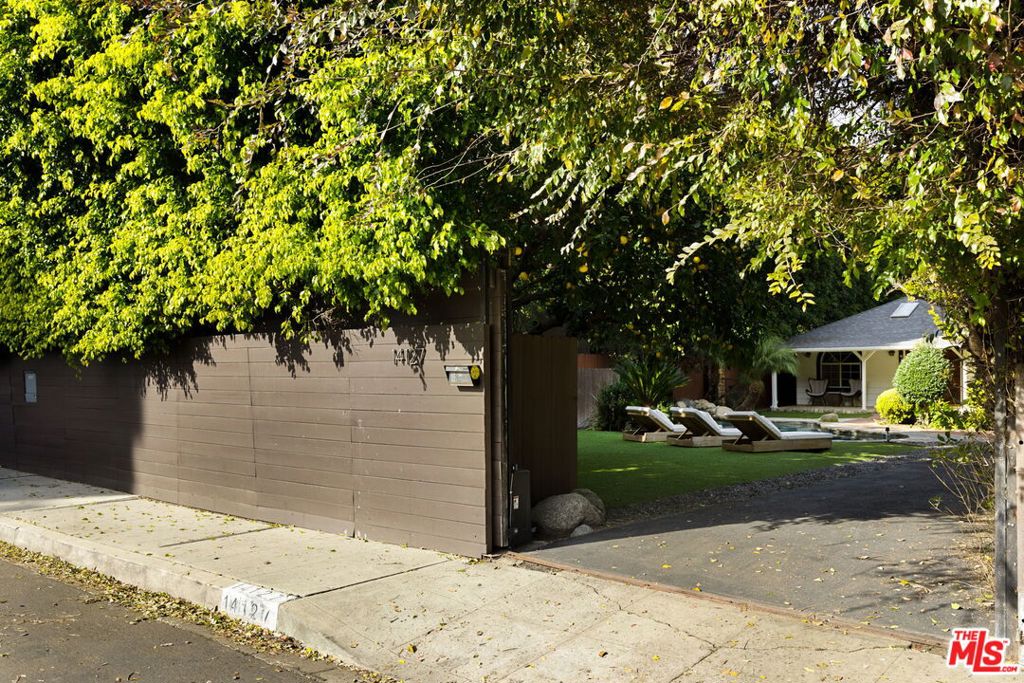 14127 Califa Street