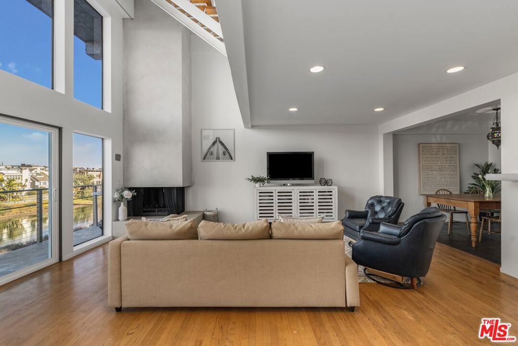 4105 Pacific Avenue 2