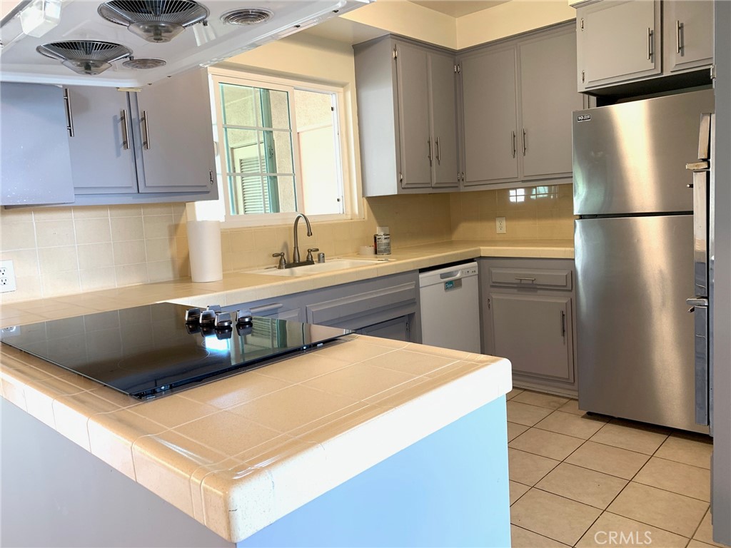 1844 El Vista Circle