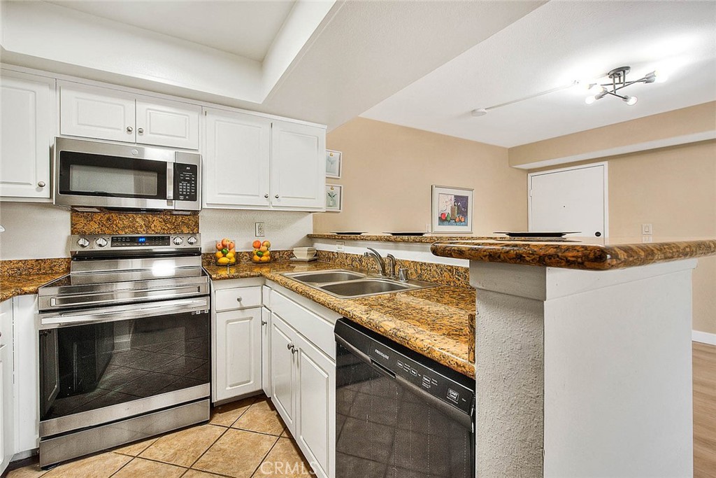 64 N Mar Vista Avenue 231