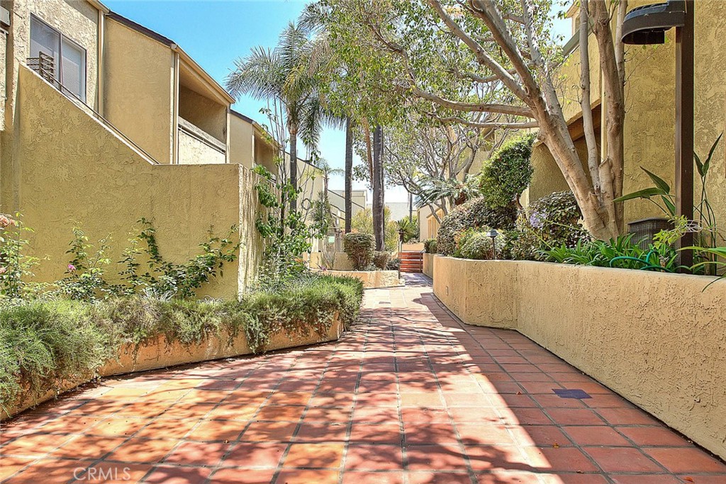 64 N Mar Vista Avenue 231