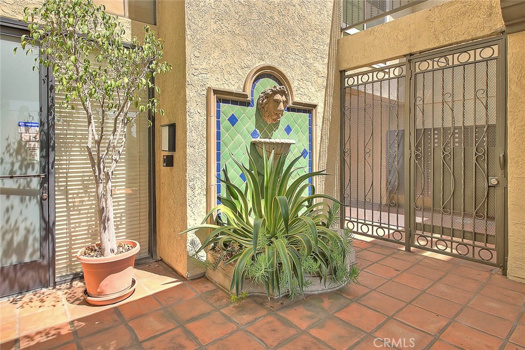 64 N Mar Vista Avenue 231