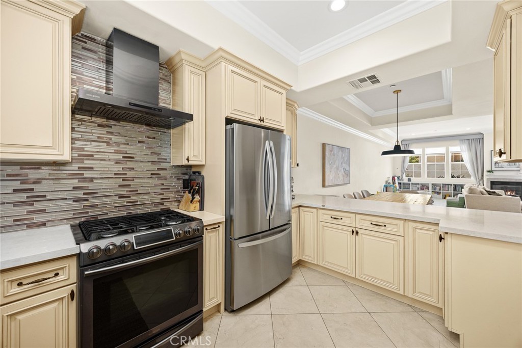 2745 Montrose Avenue 102