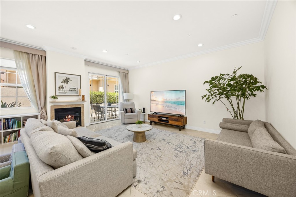 2745 Montrose Avenue 102