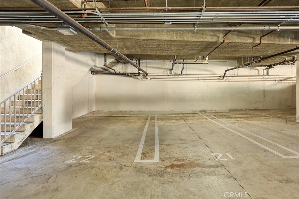 2745 Montrose Avenue 102