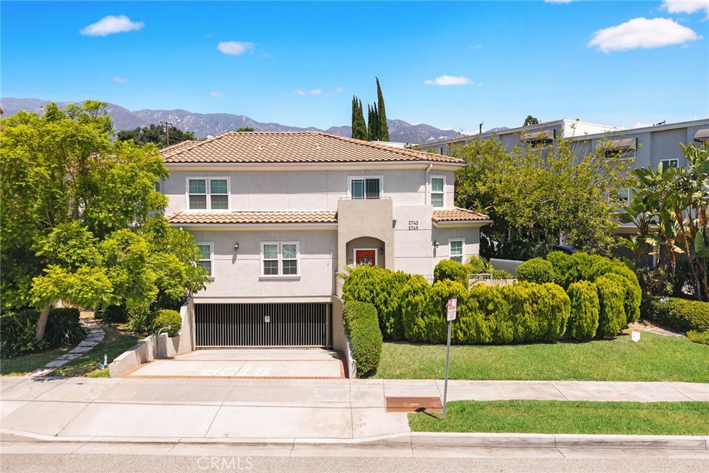 2745 Montrose Avenue 102