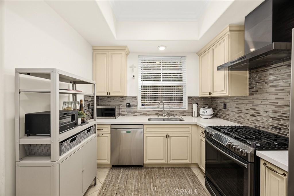 2745 Montrose Avenue 102