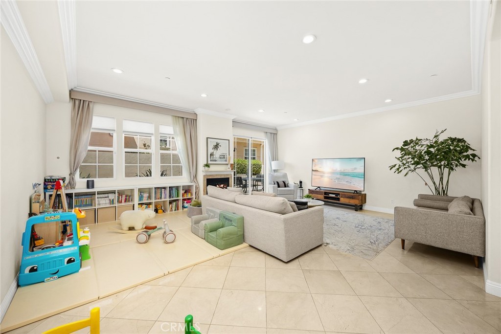 2745 Montrose Avenue 102