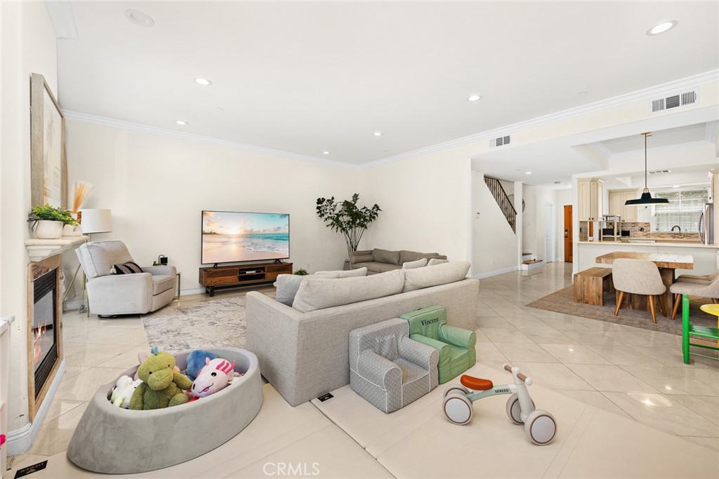 2745 Montrose Avenue 102