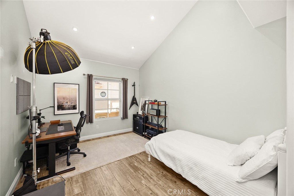 2745 Montrose Avenue 102