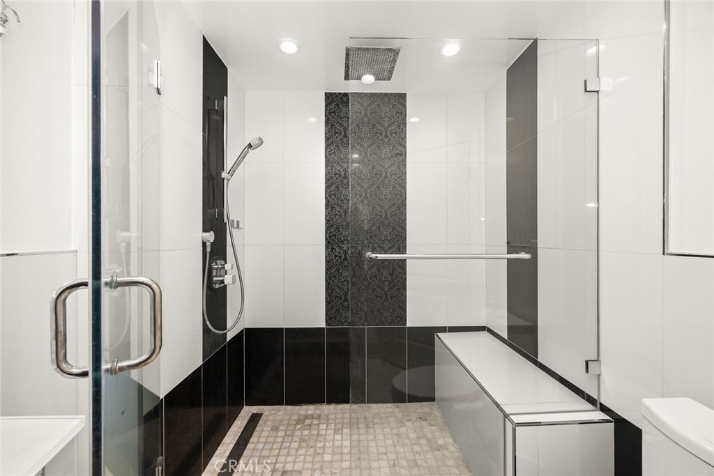 2745 Montrose Avenue 102