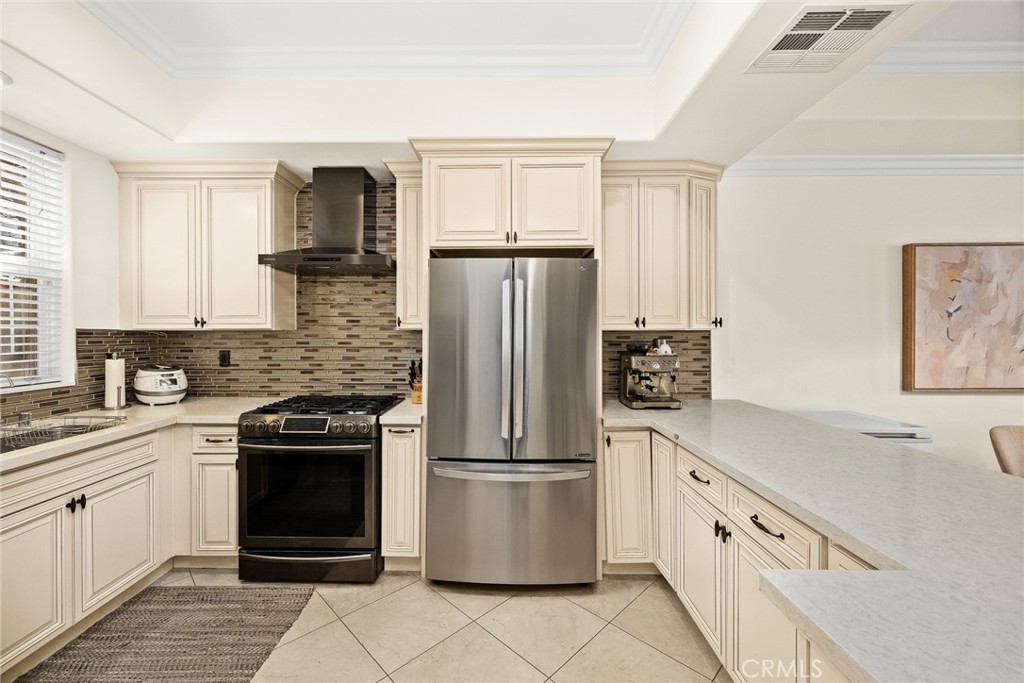 2745 Montrose Avenue 102