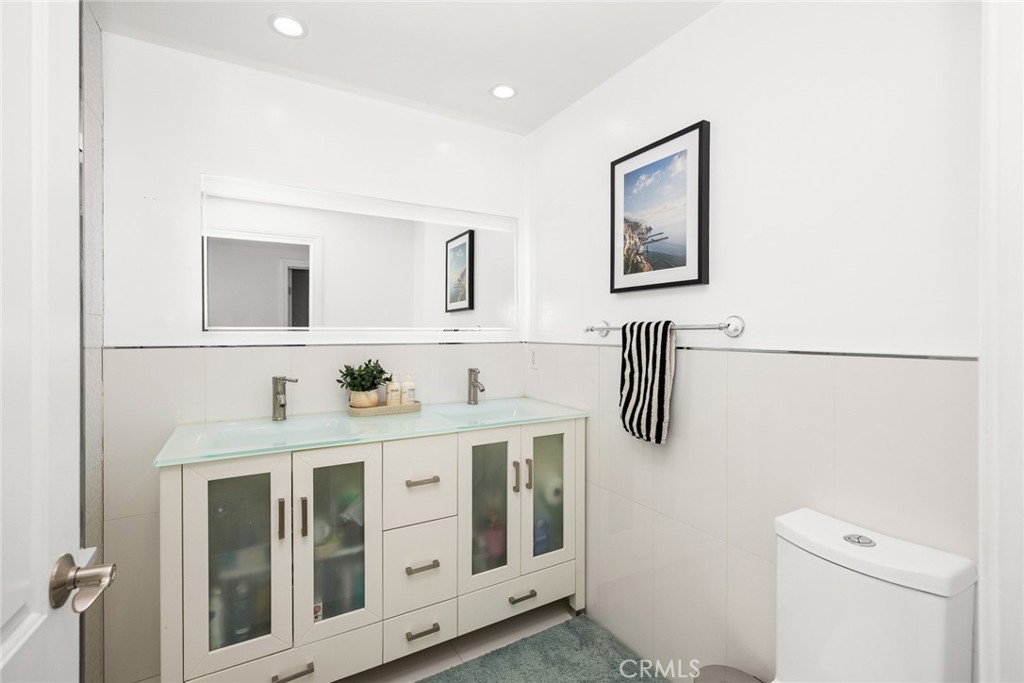 2745 Montrose Avenue 102