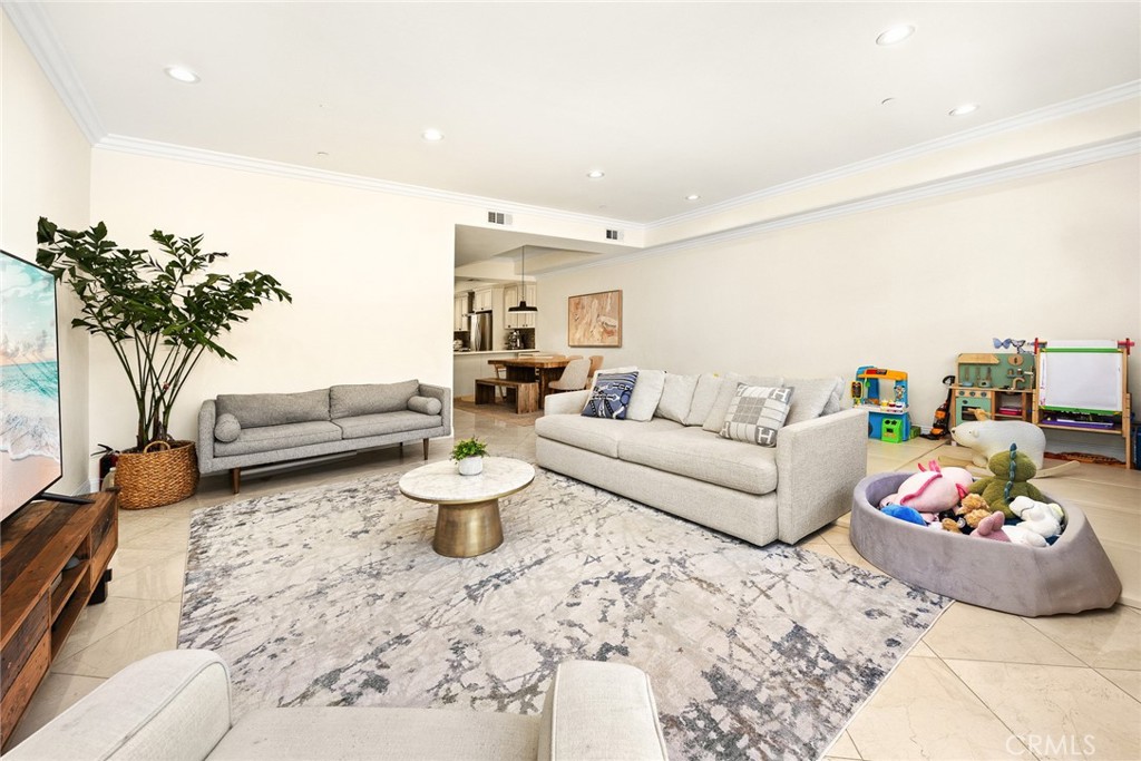2745 Montrose Avenue 102