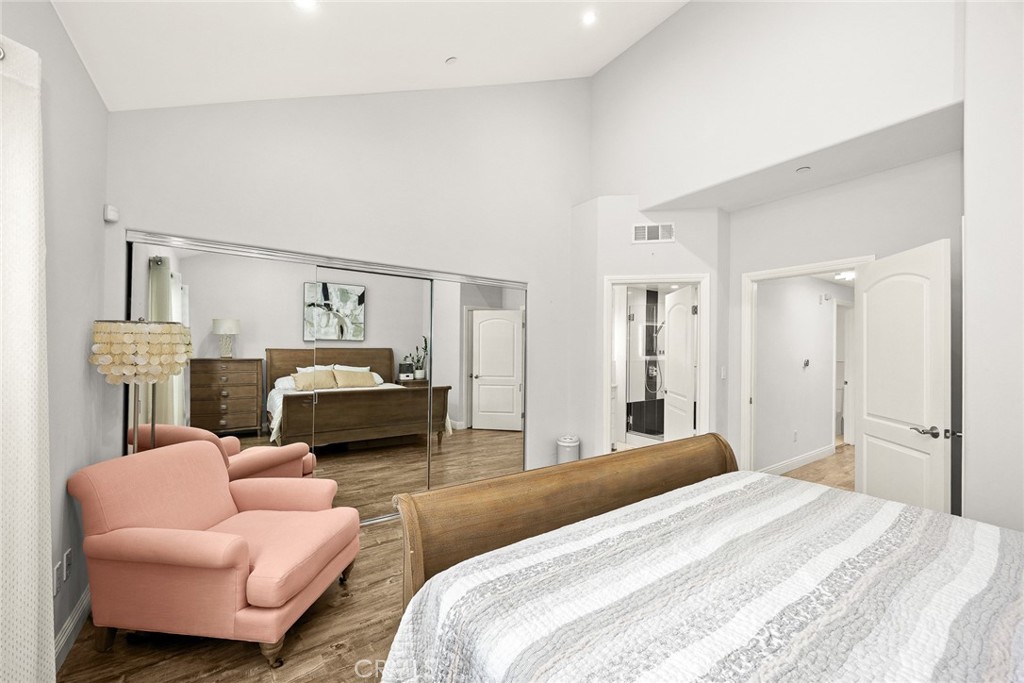 2745 Montrose Avenue 102