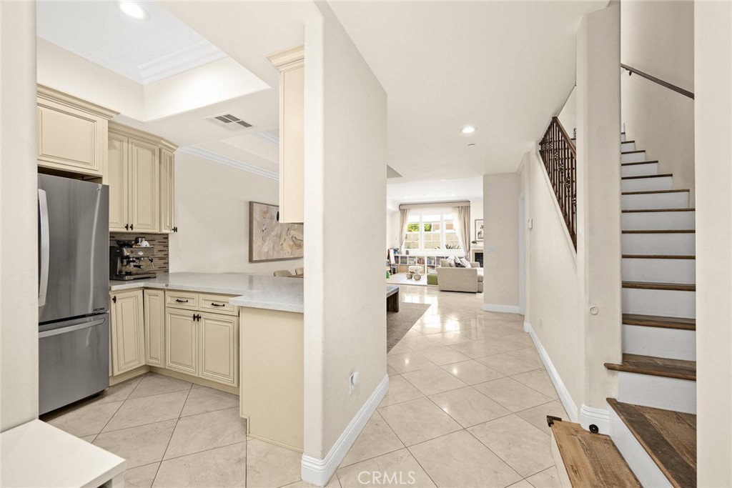 2745 Montrose Avenue 102