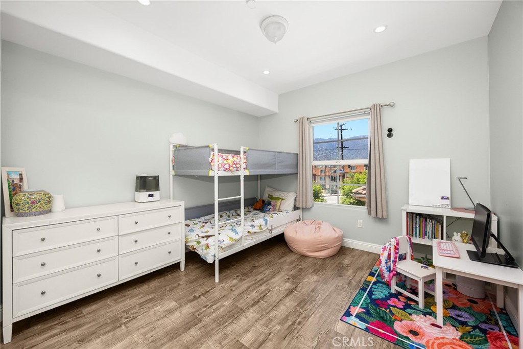 2745 Montrose Avenue 102