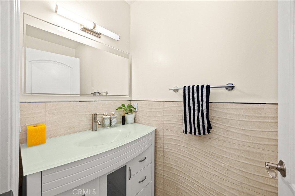 2745 Montrose Avenue 102