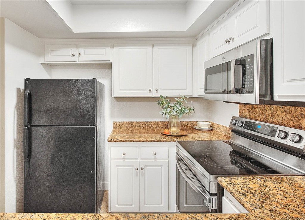 64 N Mar Vista Avenue 231