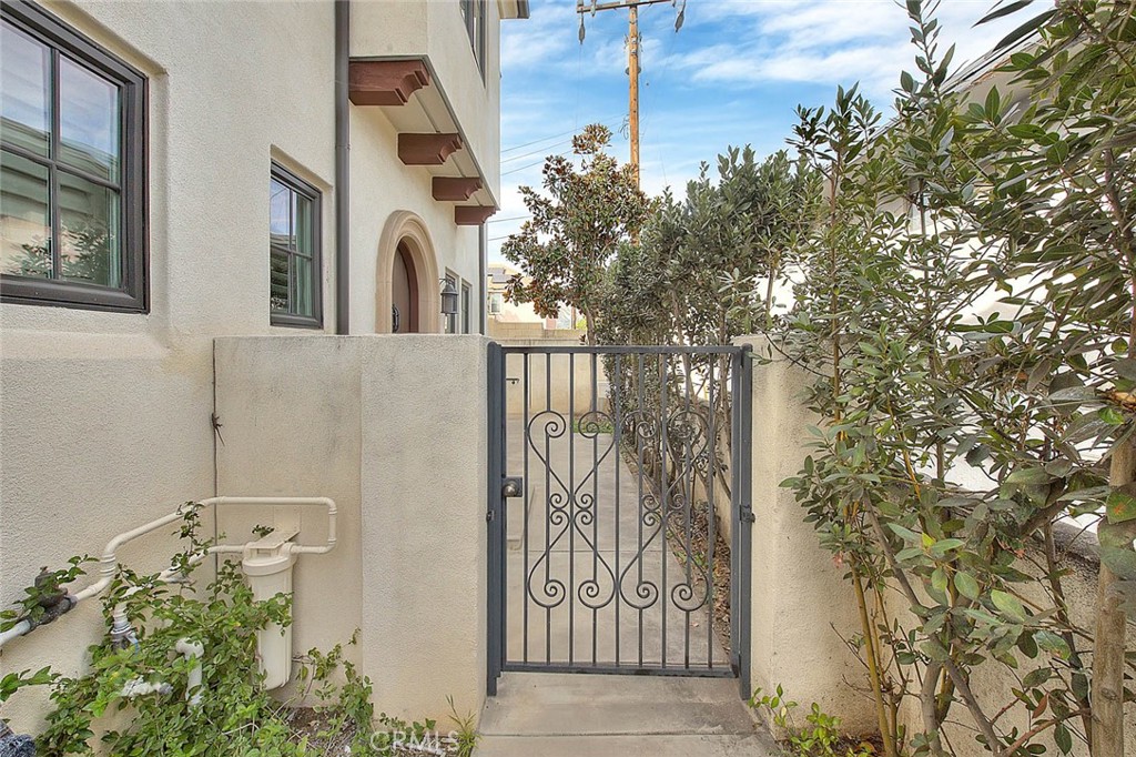 1058 Sunset Boulevard B