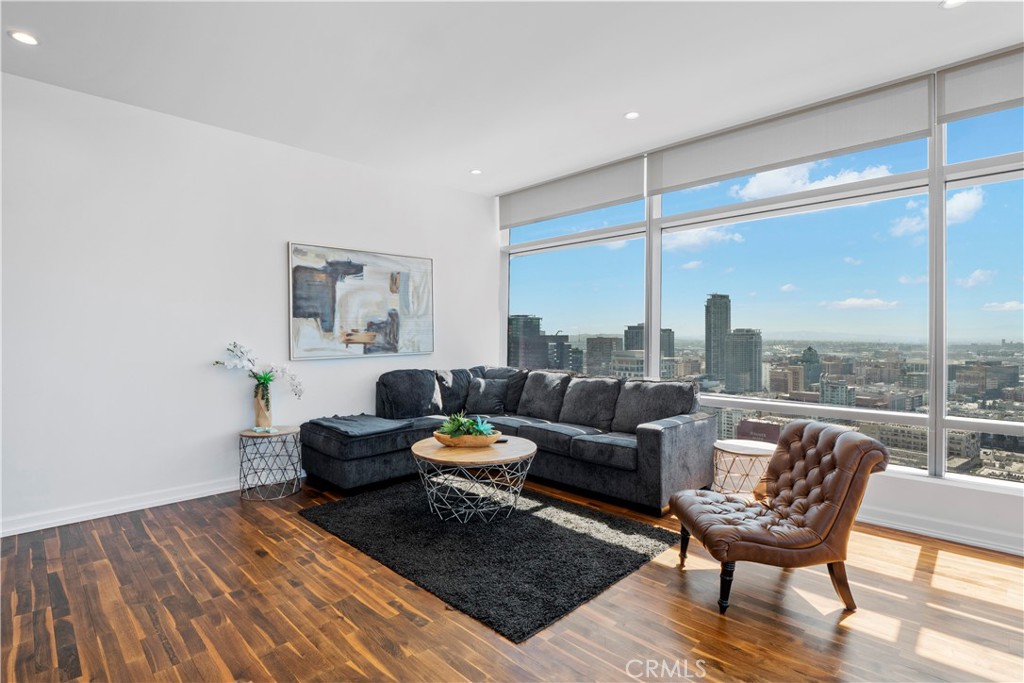 900 W Olympic Boulevard 31A