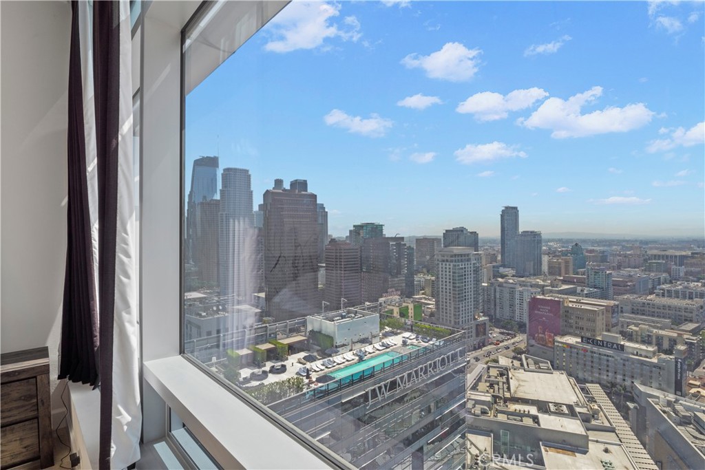 900 W Olympic Boulevard 31A