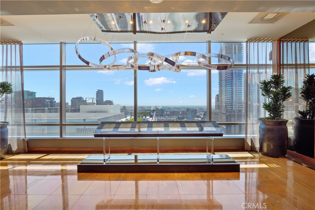 900 W Olympic Boulevard 31A