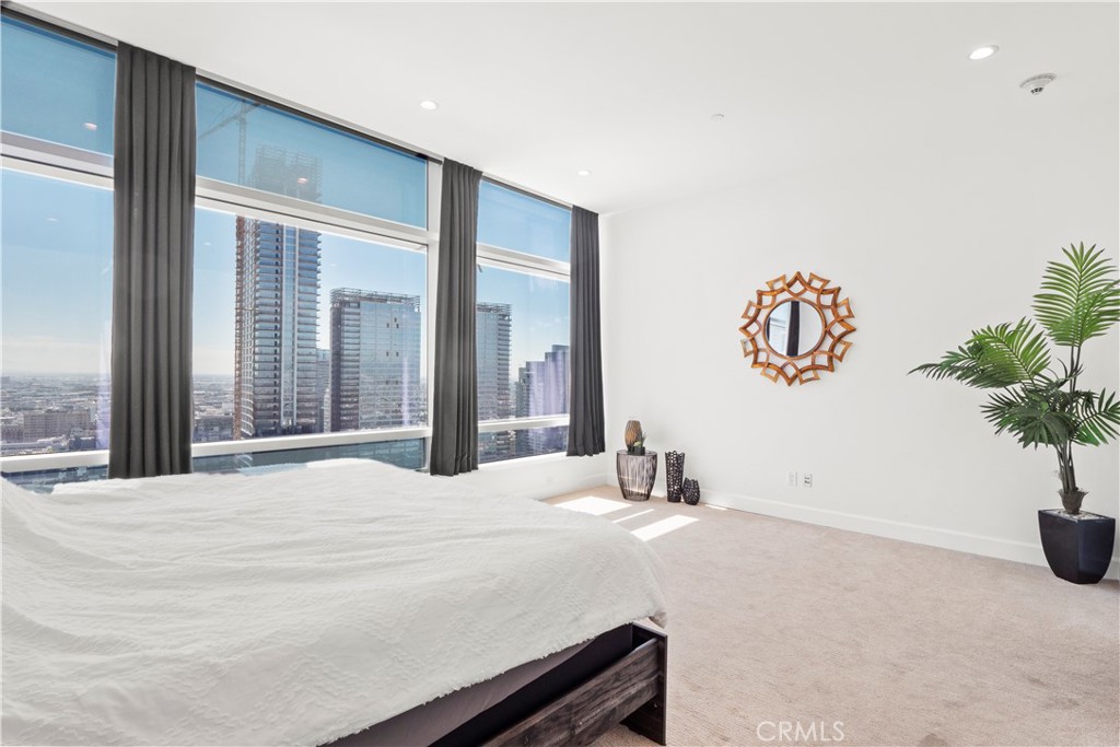 900 W Olympic Boulevard 31A