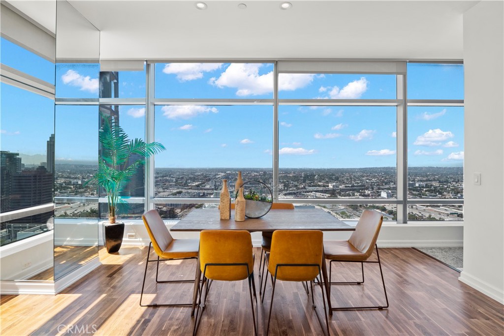 900 W Olympic Boulevard 31A