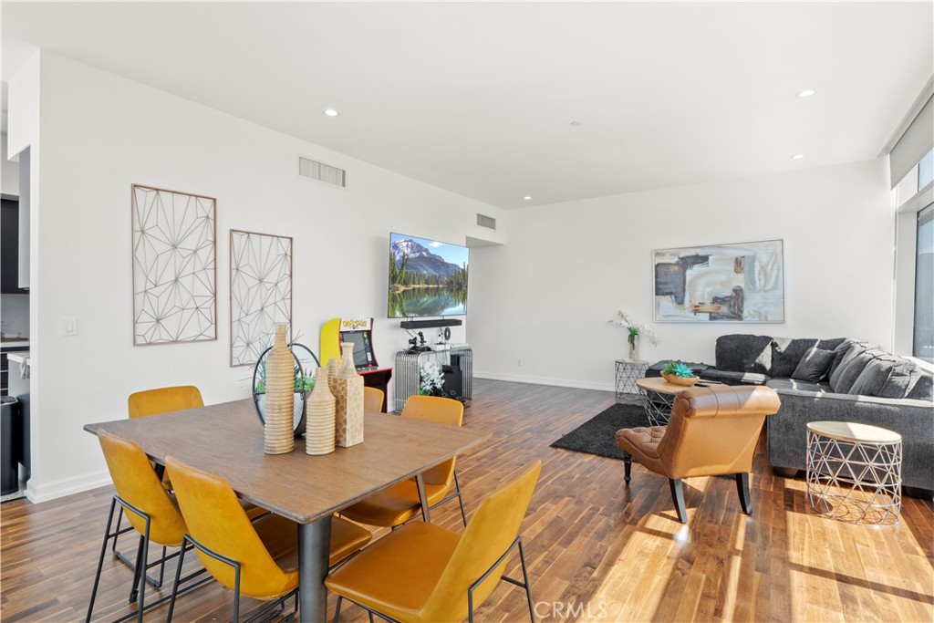 900 W Olympic Boulevard 31A
