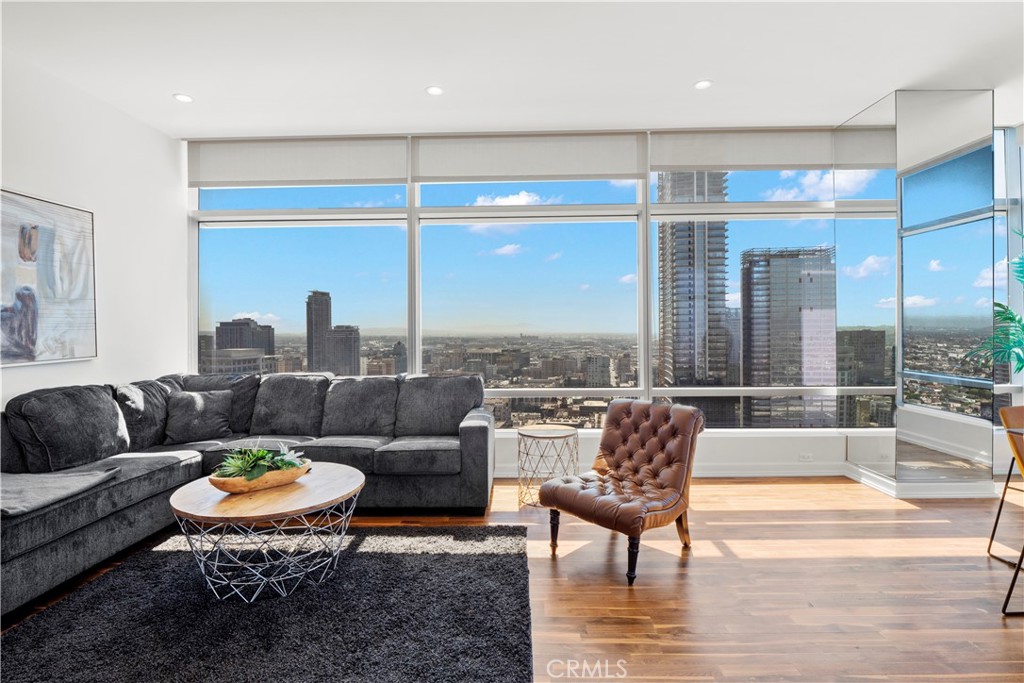 900 W Olympic Boulevard 31A