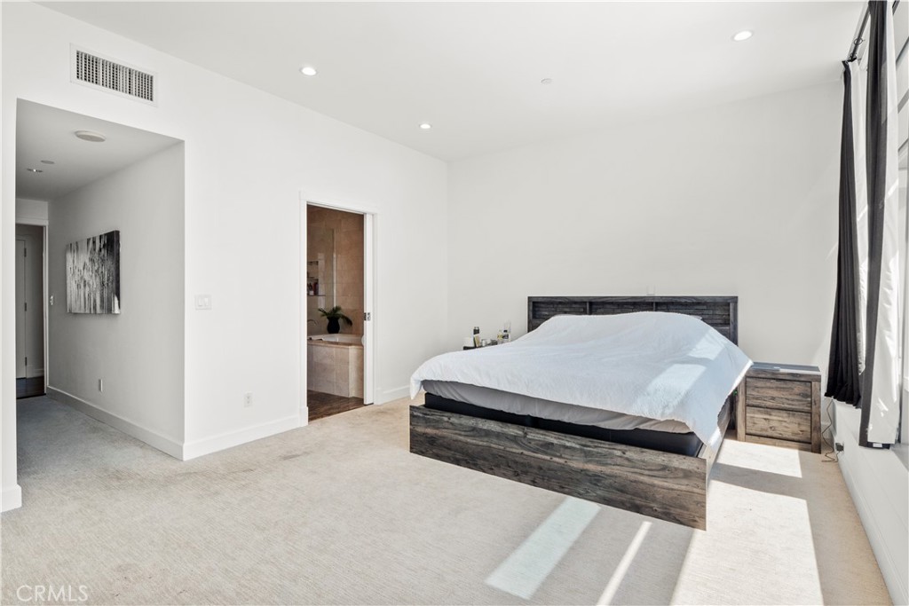 900 W Olympic Boulevard 31A