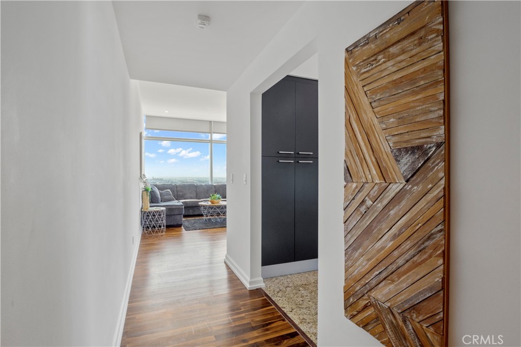 900 W Olympic Boulevard 31A