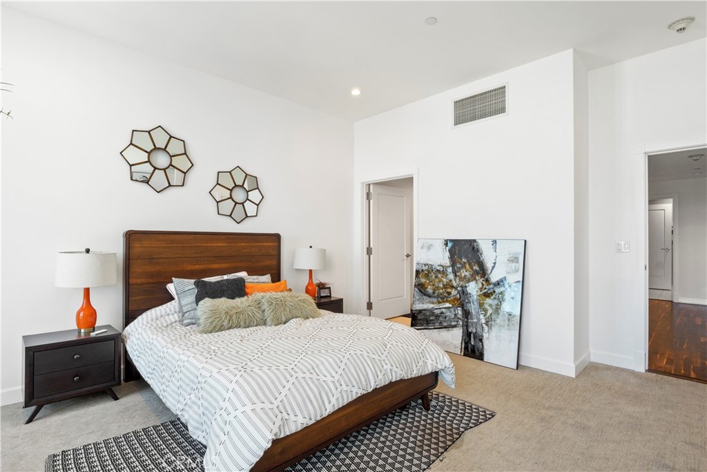900 W Olympic Boulevard 31A