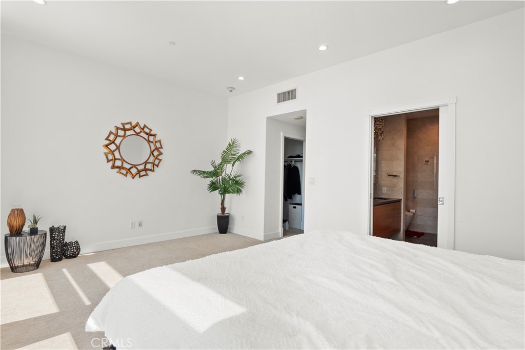 900 W Olympic Boulevard 31A
