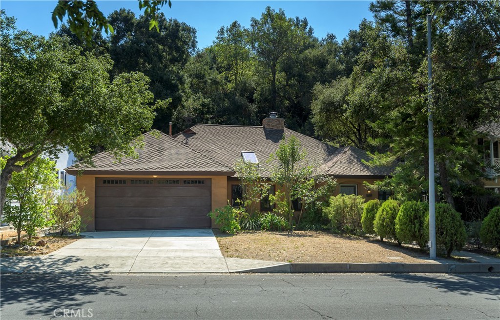 2516 E Glenoaks Boulevard