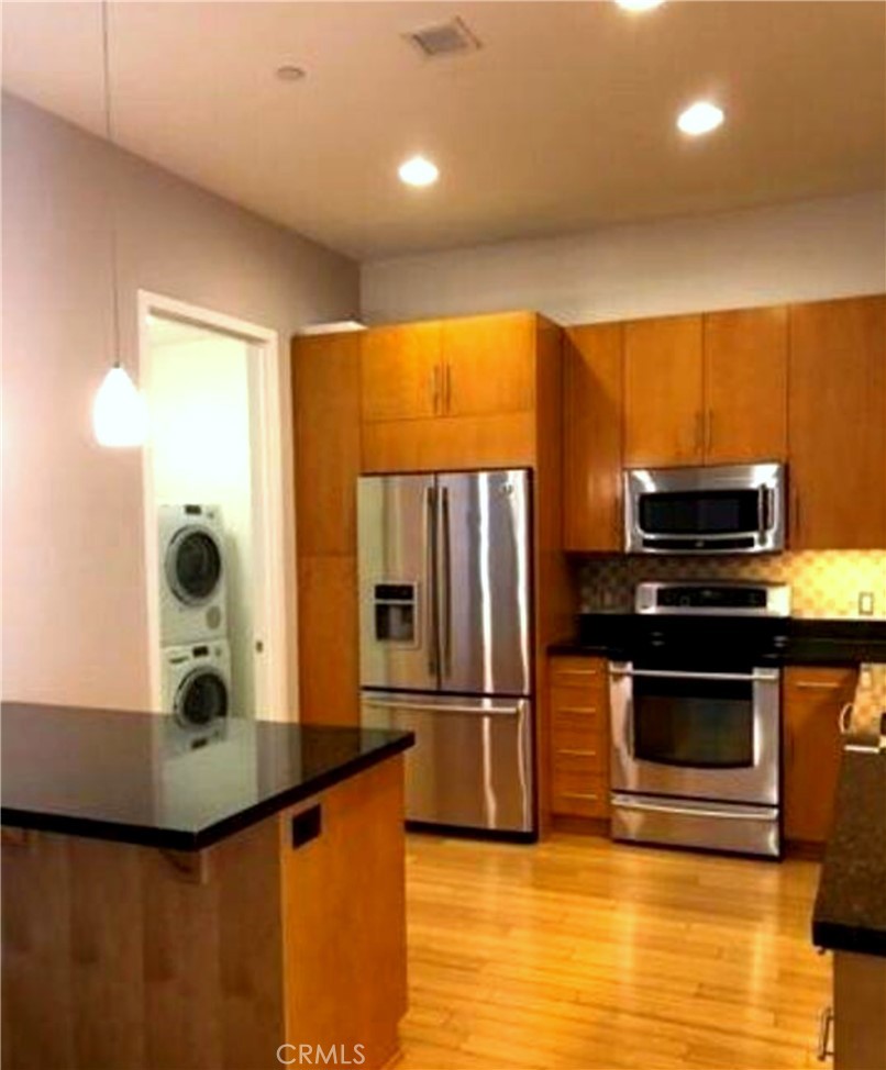 3223 W 6th