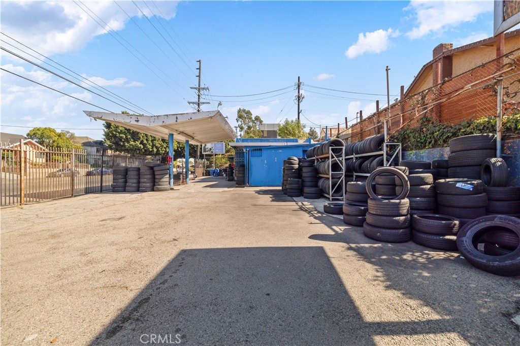 3400 E 4th