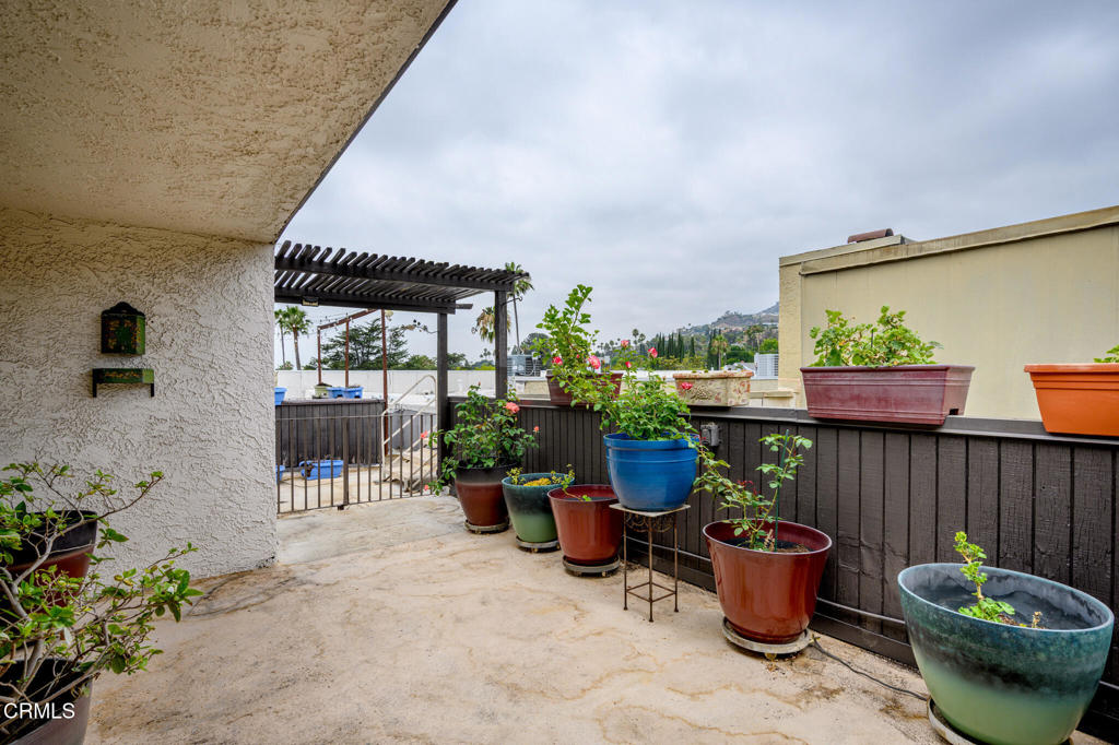 125 W Mountain Street 303