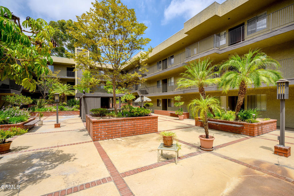 125 W Mountain Street 303