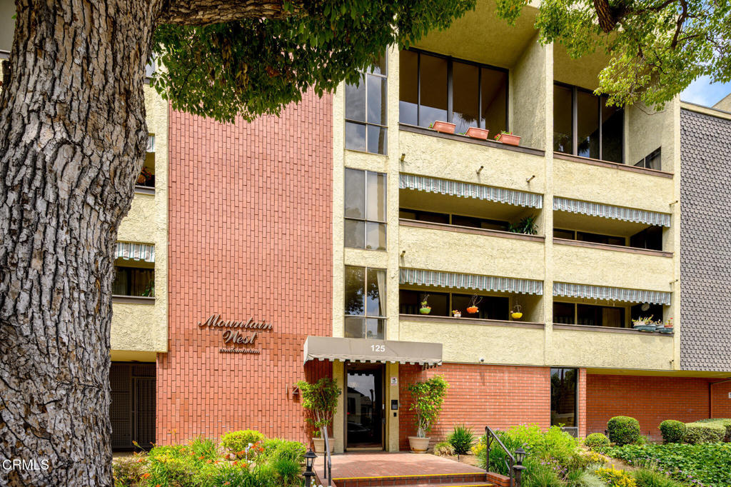 125 W Mountain Street 303
