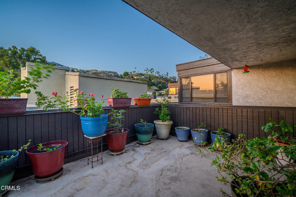125 W Mountain Street 303