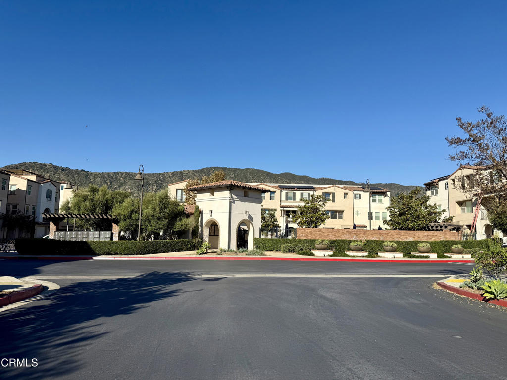 629 W Foothill Boulevard 32