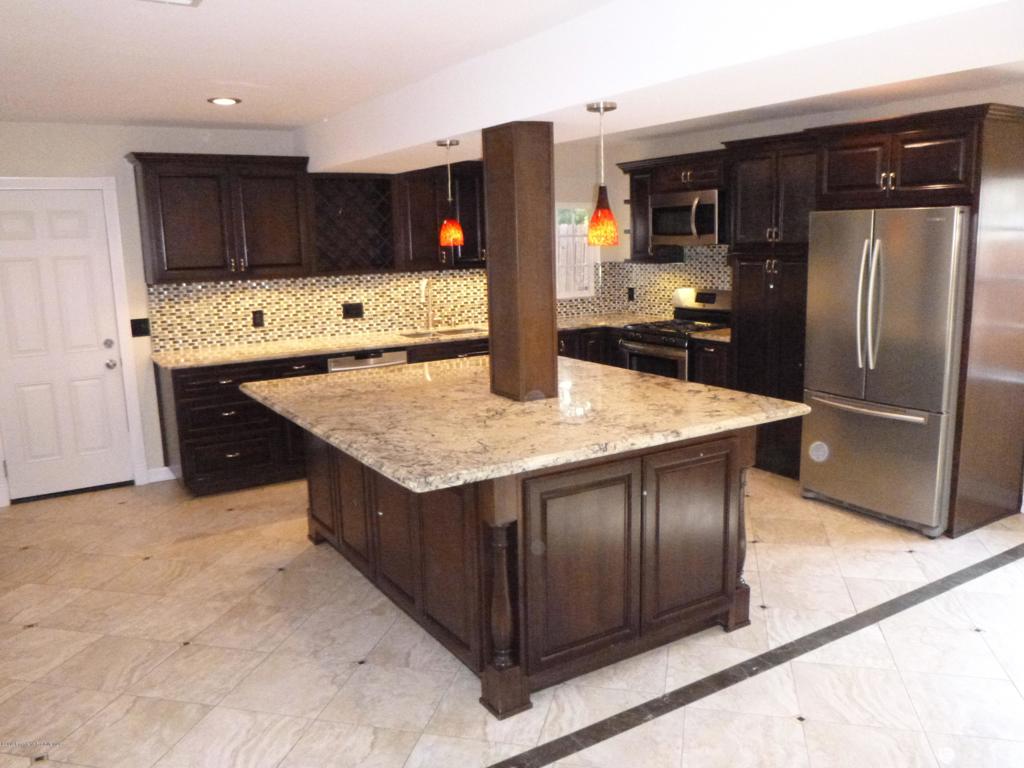 770 W Altadena Drive