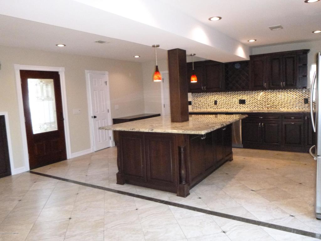 770 W Altadena Drive