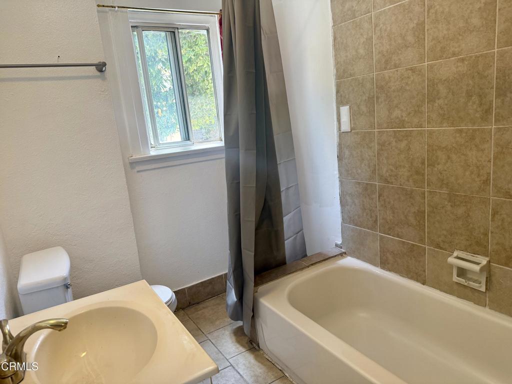 1176 W 38th Street