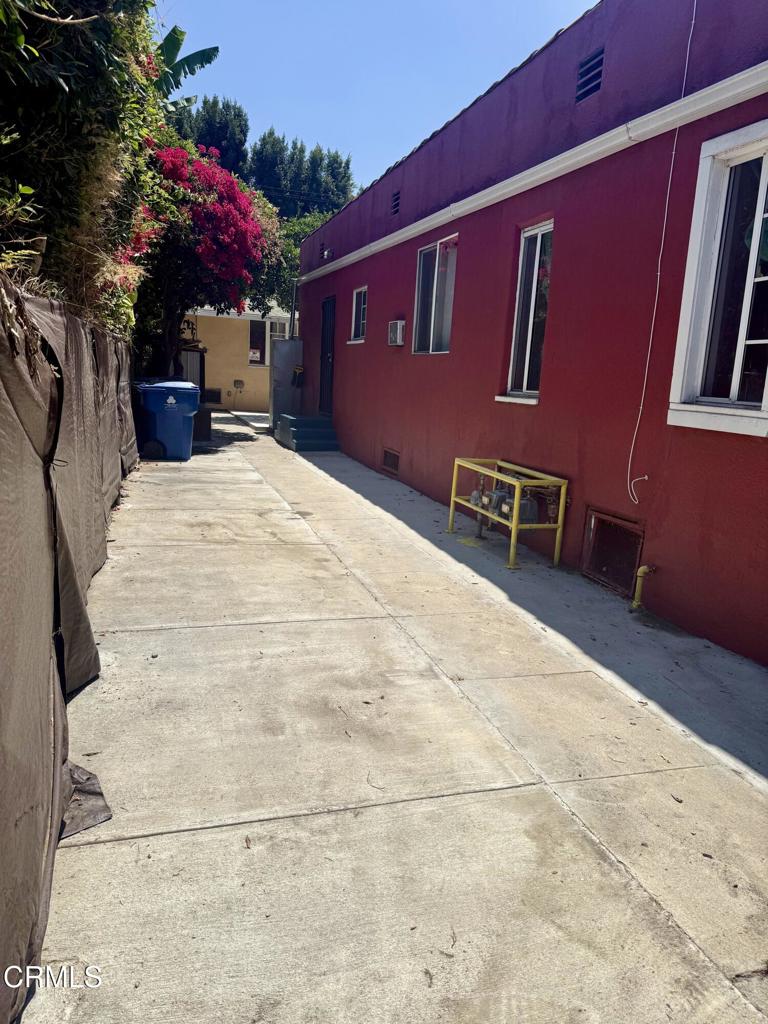1176 W 38th Street