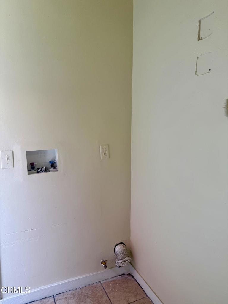 1176 W 38th Street